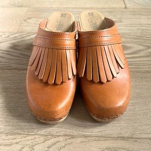 Sandgrens Fringe Clog